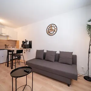 Grand Studio Tout équipe à 6min De St Charles Appartement